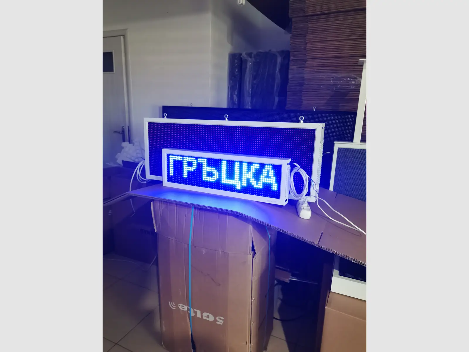 Ηλεκτρονική πινακίδα LED, με διαστάσεις 68x20 και τύπο Pixel P10, σε μπλε χρώμα, εξωτερικού χώρου - Image 4