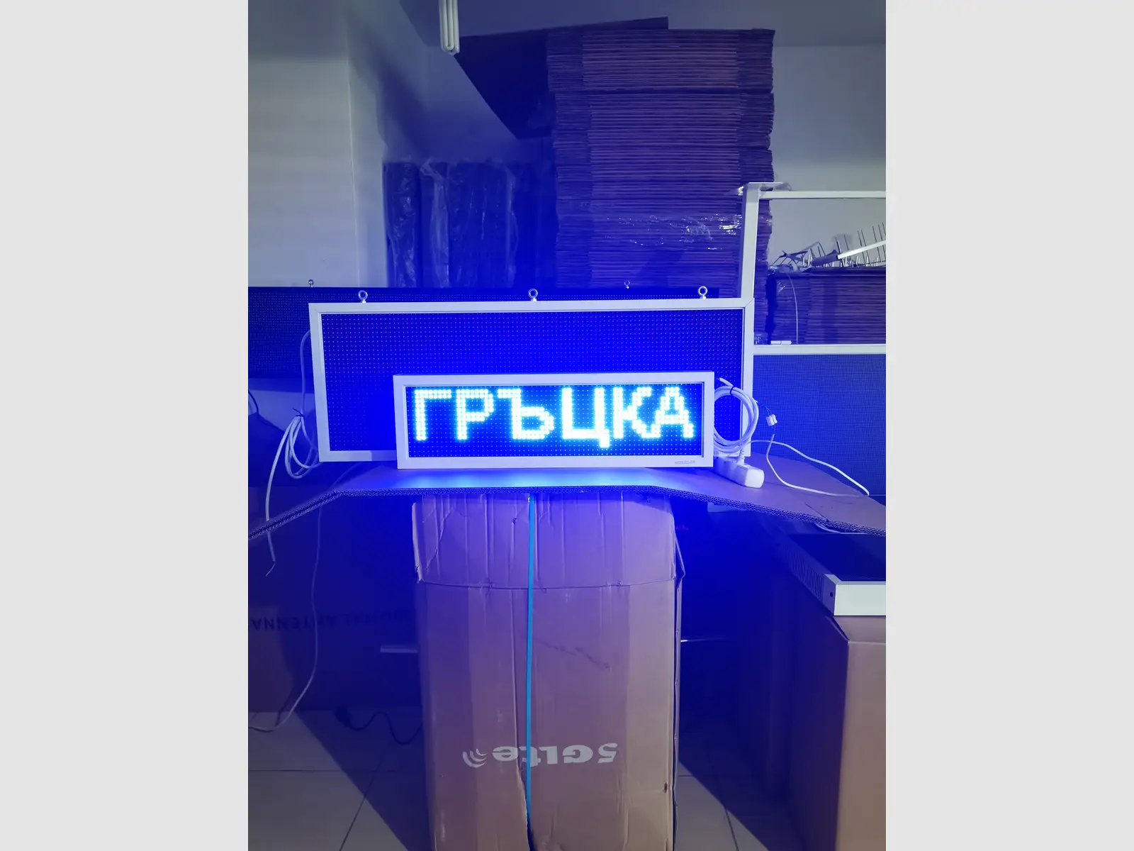 Ηλεκτρονική πινακίδα LED, με διαστάσεις 68x20 και τύπο Pixel P10, σε μπλε χρώμα, εξωτερικού χώρου - Image 2