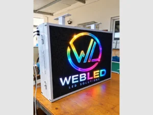 Ηλεκτρονική πινακίδα LED, με διαστάσεις 96x80 και τύπο Pixel P4, έγχρωμο, διπλής όψης, εξωτερικού χώρου