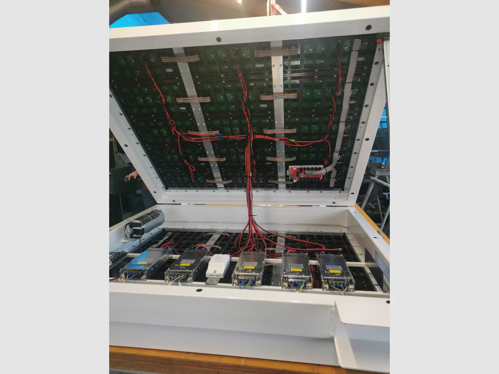 Ηλεκτρονική πινακίδα LED, με διαστάσεις 96x80 και τύπο Pixel P4, έγχρωμο, διπλής όψης, εξωτερικού χώρου - Image 3