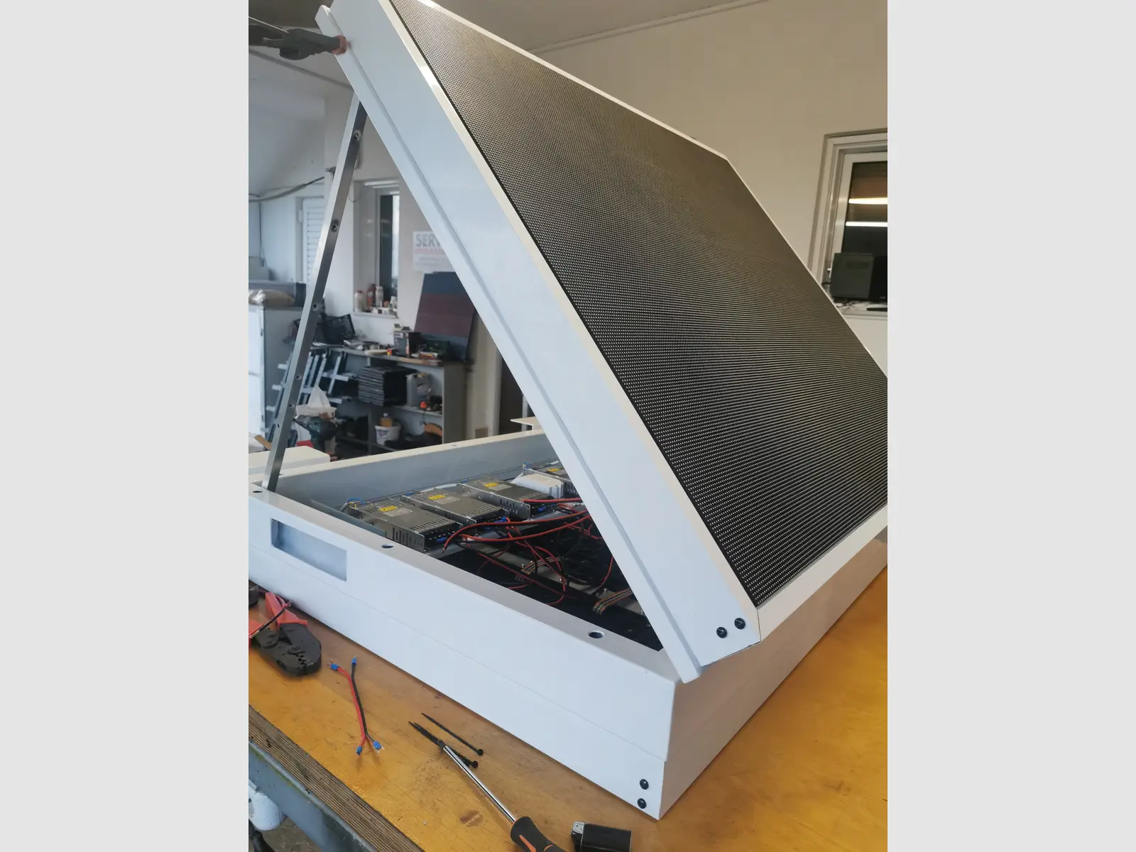 Ηλεκτρονική πινακίδα LED, με διαστάσεις 96x80 και τύπο Pixel P4, έγχρωμο, διπλής όψης, εξωτερικού χώρου - Image 4