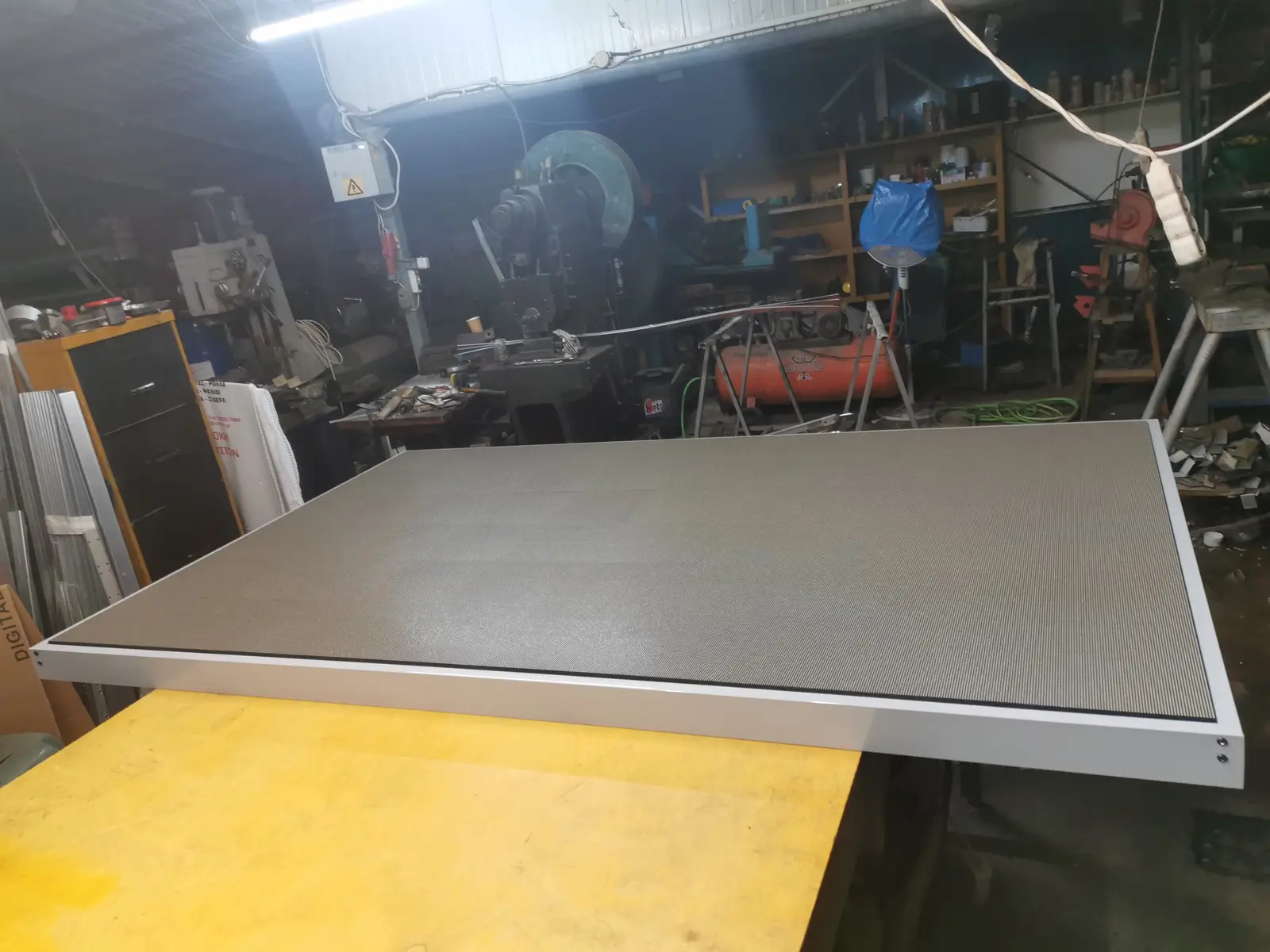 Ηλεκτρονική πινακίδα LED, με διαστάσεις 96x230 και τύπο Pixel P3, έγχρωμο, διπλής όψης, εξωτερικού χώρου - Image 2