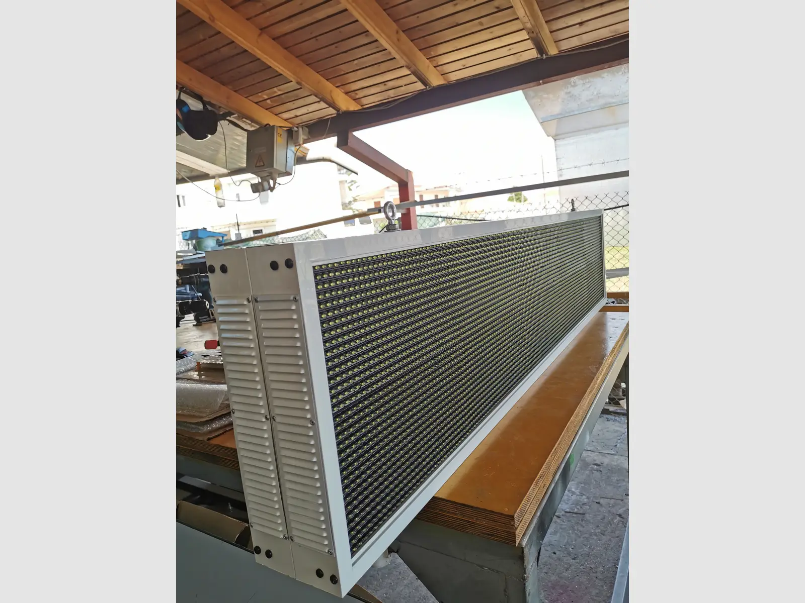 Ηλεκτρονική πινακίδα LED, με διαστάσεις 196x40 και τύπο Pixel P10, σε κίτρινο χρώμα, διπλής όψης, εξωτερικού χώρου - Image 2